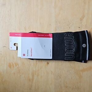 LULULEMON CREW LENGTH SOCKS